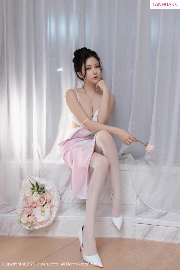 鱼子酱fish  [XiuRen]高清写真图 2025.02.19 No.9907 鱼子酱Fish 丝袜美腿第27张图片